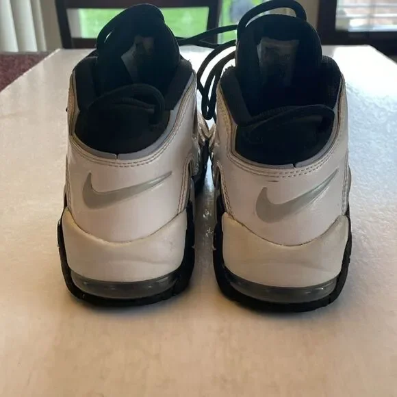 NIKE Kids More Uptempo Black/White Mid Tops Size 3Y - Picture 4 of 6